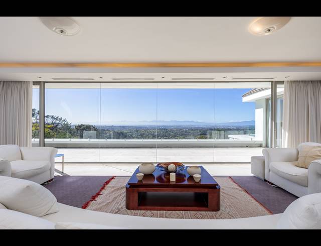 7 BEDROOM FREESTANDING TO LET IN CONSTANTIA